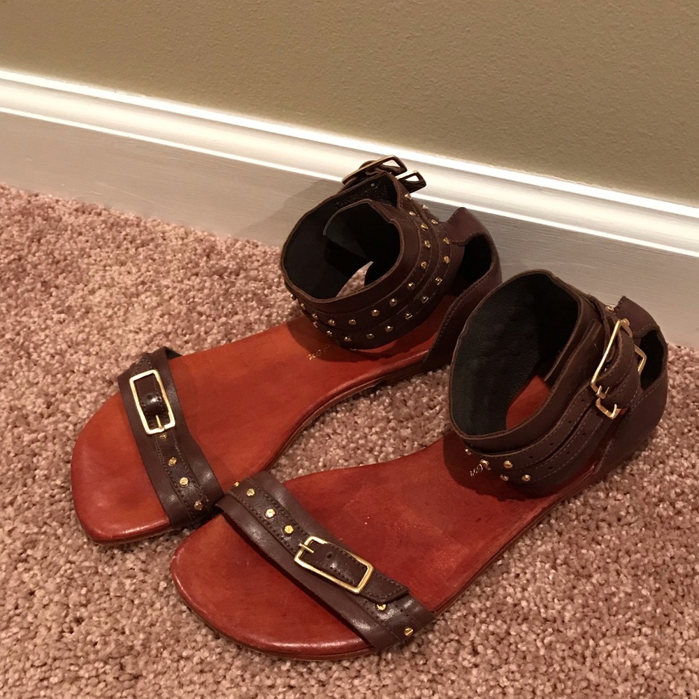 MATT BERNSON BROWN LEATHER GOLD STUDDED SANDAL